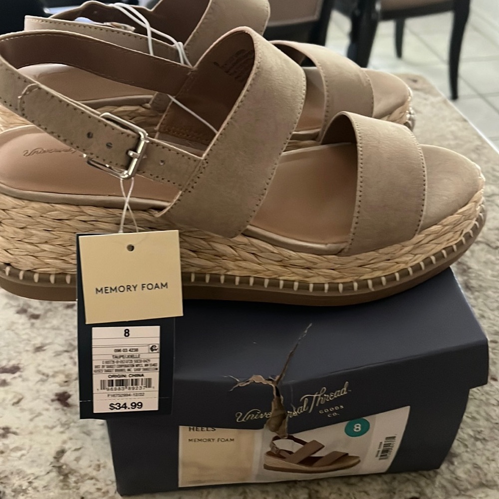 Universal thread, shoes, size 8 color taupe brand new in the original box